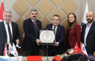 DİSK Akdeniz Bölge Temsilcisi Vedat Küçük: “Muhittin Böcek’in Tutuklanması, Halkın İradesine Yönelik Bir Müdahaledir"