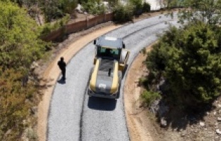 Mezitli'de kırsal mahalle yol seferberliği başladı