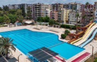 Tarsus Belediyesi'nden yaz sıcaklarına karşı serinleten hizmet