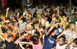 Sahne Kepez ile Demirel Mahallesi renklendi