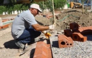 Bayraklı'da parklar yenileniyor