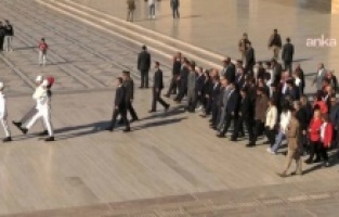CHP'den 22'nci Olağanüstü Kurultay öncesi Anıtkabir'e ziyaret
