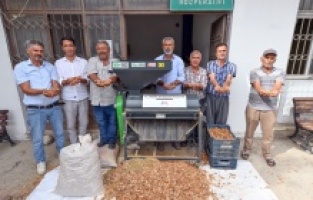 Mersin Büyükşehir üreticinin yüzünü güldürmeye devam ediyor