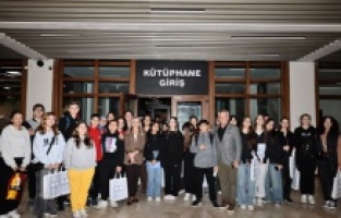 Denizli'de kitap tutkunları Cumhuriyet’in 102. yılında bir araya geldi