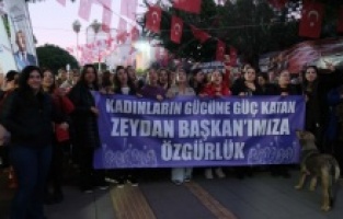 Adana Büyükşehir’in kadın çalışanlarından "Zeydan Karalar’a Özgürlük" mitingi