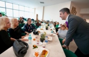 Kartal Belediyesi’nden Huzurevi Sakinlerine Yeni Yıl Etkinliği