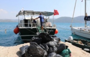 Muğla Büyükşehir’den Gökova ve Göcek’te Kapsamlı Kıyı Temizliği