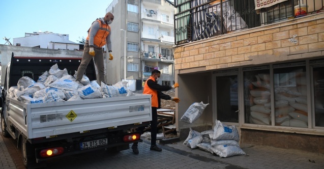 Kuşadası Belediyesi#039;nden 2500 aileye yakacak yardımı