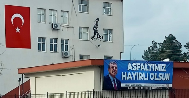 AKP#039;li başkanın pankartı Milli Eğitim binasına asıldı, CHP#039;li vekilin tepkisi üzerine indirildi