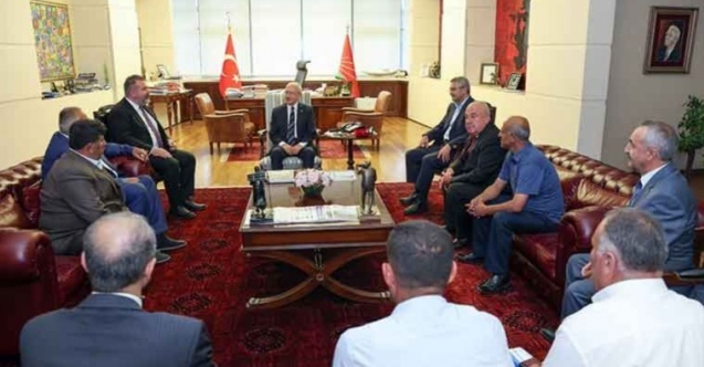 CHP'ye katılan belediye başkanına Kılıçdaroğlu'ndan rozet