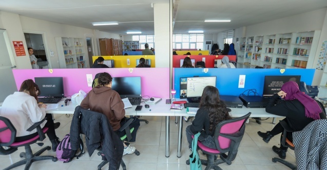 Gençler istiyor Başkan Akay yapıyor