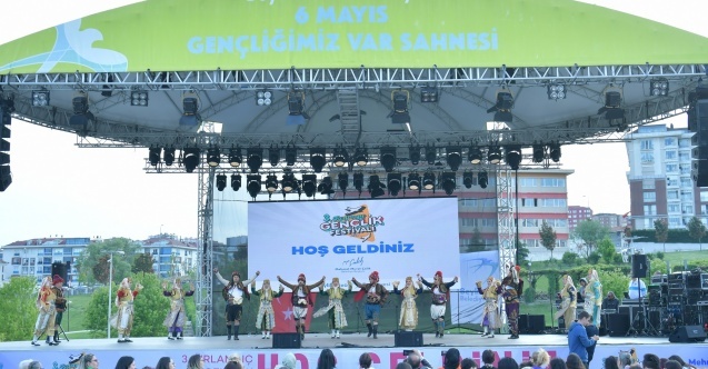 Beylikdüzü#039;nde Kırlangıç Gençlik Festivali başladı
