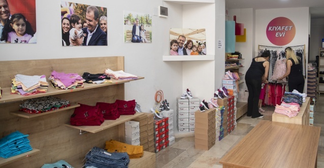 Dar gelirli ailelere nefes aldıran "Kıyafet Evi" projesinden 22 bin çocuk yararlandı
