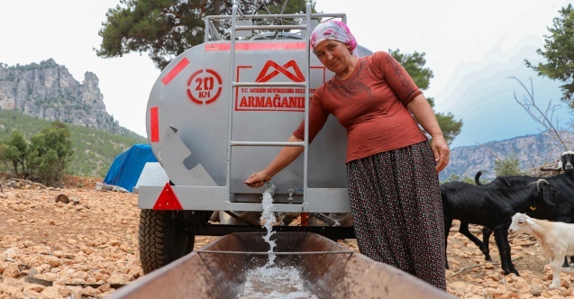 Mersin Büyükşehir'den sulama tankeri desteği