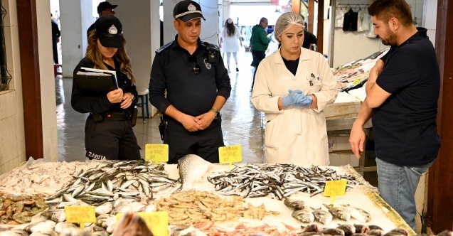 Kuşadası'nda balık tezgahları denetimden geçti