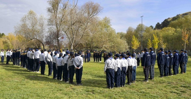 ABB 200 öğrenciyi izcilik kampında buluşturdu