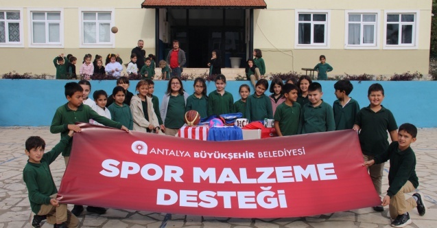 Antalya Büyükşehir’den geleceğin sporcularına malzeme desteği