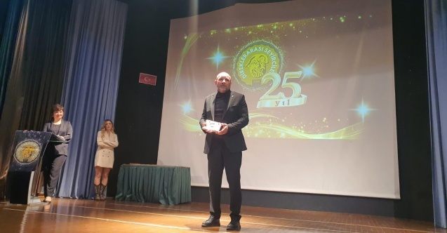 Kepez Kent Tiyatrosu’na ‘Medyum’ ile en iyi komedi oyunu ödülü