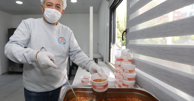 Mezitli Belediyesi Aşevi, 2025'te 110 bin kişilik sıcak yemek ulaştırdı