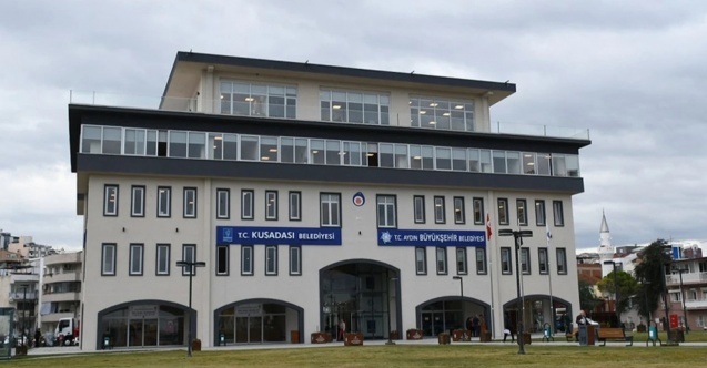 AKP'li Çerçioğlu'ndan Kuşadası Belediyesi hizmetlerine zabıtalı müdahale