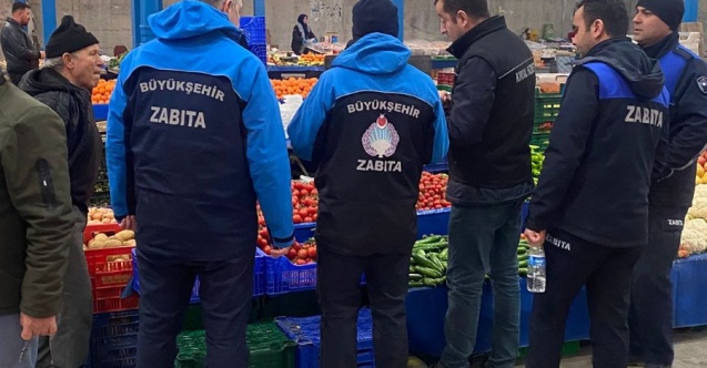 Balıkesir'de pazar yerlerini vatandaşın hizmetine uygun hale getiriyor