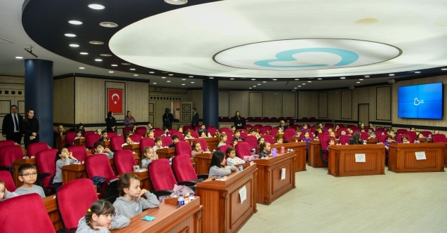 Ahmet Akın, öğrencileri belediyede ağırladı