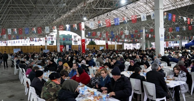 İzmir Büyükşehir Belediyesi ilk iftar sofrasını Gaziemir’de kurdu